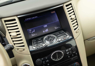 Подержанный автомобиль Infiniti FX 2012 года (14 фото)