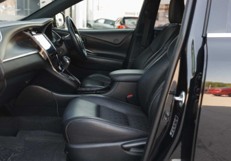 Подержанный автомобиль Toyota Harrier 2019 года (20 фото)
