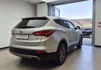 Подержанный автомобиль Hyundai Santa Fe 2012 года (4 фото)