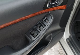 Подержанный автомобиль Toyota Avensis Sedan 2005 года (17 фото)