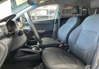 Подержанный автомобиль Kia Rio Hatchback 2012 года (9 фото)