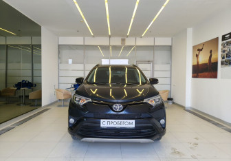Подержанный автомобиль Toyota RAV4 2018 года (2 фото)