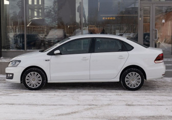 Подержанный автомобиль Volkswagen Polo Sedan 2020 года (8 фото)