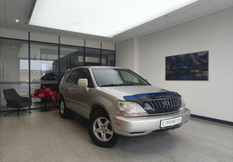 Подержанный автомобиль Lexus RX 2001 года (3 фото)