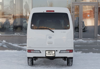 Подержанный автомобиль Daihatsu Hijet 2019 года (6 фото)