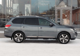 Подержанный автомобиль Nissan Pathfinder 2014 года (4 фото)