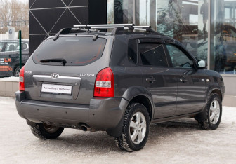 Подержанный автомобиль Hyundai Tucson 2008 года (5 фото)