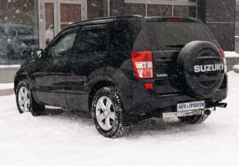 Подержанный автомобиль Suzuki Grand Vitara 2008 года (7 фото)