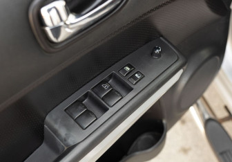 Подержанный автомобиль Nissan X-Trail 2013 года (17 фото)