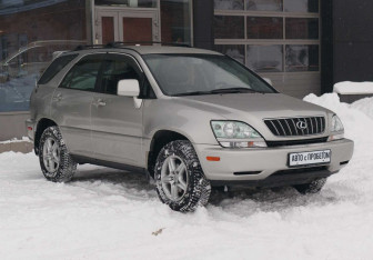 Подержанный автомобиль Lexus RX 2001 года (3 фото)
