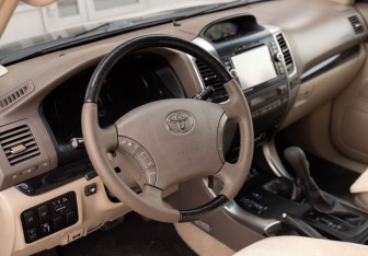 Подержанный автомобиль Toyota Land Cruiser Prado 2008 года (11 фото)