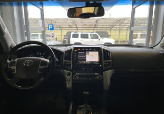 Подержанный автомобиль Toyota Land Cruiser Suv 2012 года (9 фото)