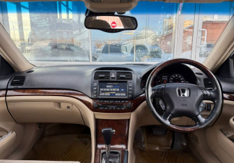 Подержанный автомобиль Honda Inspire 2003 года (10 фото)