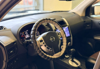 Подержанный автомобиль Nissan X-Trail 2012 года (9 фото)