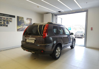 Подержанный автомобиль Nissan X-Trail 2010 года (4 фото)