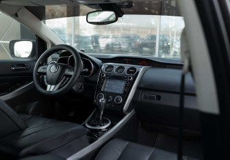Подержанный автомобиль Mazda CX-7 2011 года (10 фото)