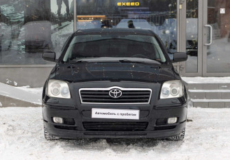 Подержанный автомобиль Toyota Avensis Sedan 2005 года (2 фото)