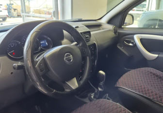 Подержанный автомобиль Nissan Terrano 2017 года (7 фото)