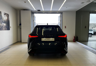 Подержанный автомобиль Lexus RX 2023 года (7 фото)