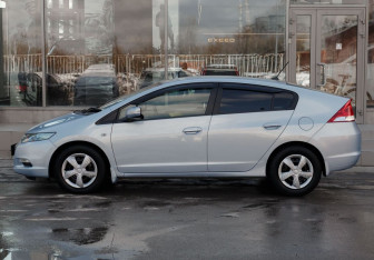Подержанный автомобиль Honda Insight Hatchback 2009 года (8 фото)