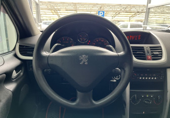 Подержанный автомобиль Peugeot 207 Hatchback 2008 года (10 фото)