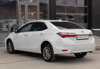Подержанный автомобиль Toyota Corolla Sedan 2018 года (7 фото)
