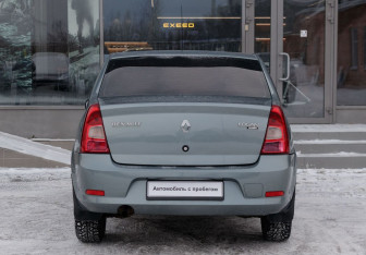 Подержанный автомобиль Renault Logan Sedan 2012 года (6 фото)