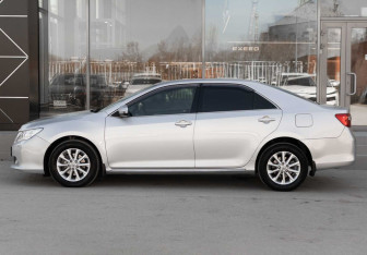 Подержанный автомобиль Toyota Camry Sedan 2012 года (8 фото)