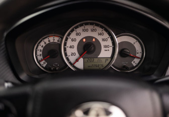 Подержанный автомобиль Toyota Corolla Wagon 2012 года (13 фото)