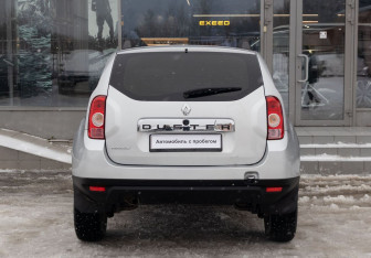 Подержанный автомобиль Renault Duster 2013 года (6 фото)