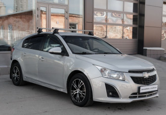Подержанный автомобиль Chevrolet Cruze Hatchback 2014 года (3 фото)