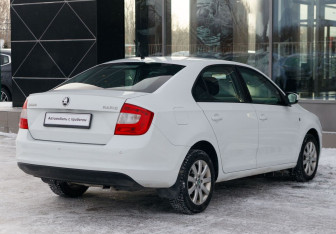 Подержанный автомобиль Skoda Rapid Wagon 2014 года (5 фото)