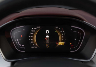 Подержанный автомобиль Geely Coolray 2022 года (13 фото)