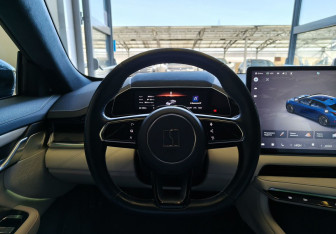 Подержанный автомобиль Zeekr 001 2023 года (10 фото)