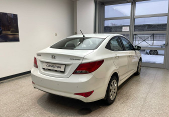 Подержанный автомобиль Hyundai Solaris Sedan 2015 года (5 фото)