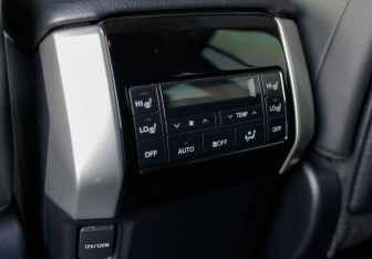 Подержанный автомобиль Toyota Land Cruiser Prado 2019 года (20 фото)
