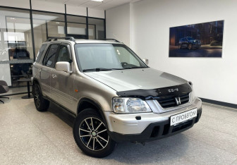 Подержанный автомобиль Honda CR-V 1998 года (4 фото)