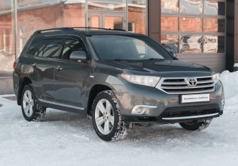 Подержанный автомобиль Toyota Highlander 2011 года (3 фото)