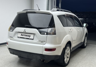 Подержанный автомобиль Mitsubishi Outlander 2012 года (4 фото)