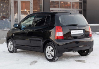 Подержанный автомобиль Kia Picanto 2007 года (7 фото)