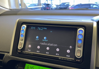 Подержанный автомобиль Toyota Wish Minivan 2011 года (13 фото)