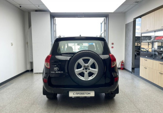 Подержанный автомобиль Toyota RAV4 2008 года (6 фото)