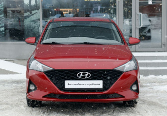Подержанный автомобиль Hyundai Solaris Sedan 2020 года (2 фото)