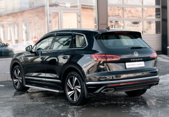 Подержанный автомобиль Volkswagen Touareg 2021 года (7 фото)