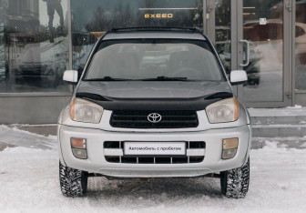 Подержанный автомобиль Toyota RAV4 2003 года (2 фото)