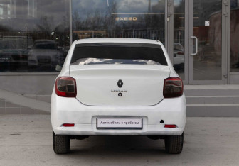 Подержанный автомобиль Renault Logan Sedan 2015 года (6 фото)