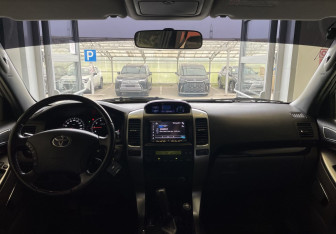 Подержанный автомобиль Toyota Land Cruiser Prado 2008 года (13 фото)
