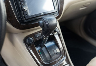 Подержанный автомобиль Toyota Highlander 2002 года (14 фото)