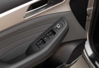 Подержанный автомобиль Haval F7 2024 года (17 фото)