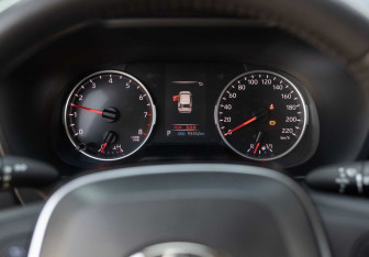 Подержанный автомобиль Toyota RAV4 2020 года (13 фото)